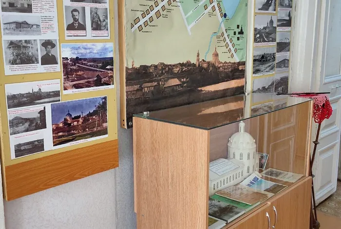 Стена зала "Заселение"