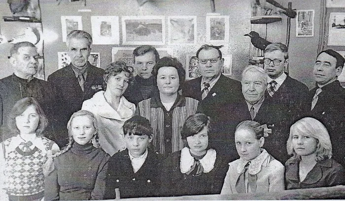 На снимке - энтузиасты краеведения. Совет музея.